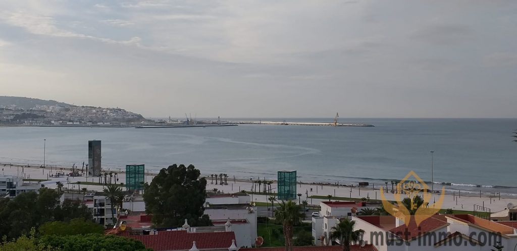 Tanger, Malabata :  charmant retrait (avec terrasse) en location vide.