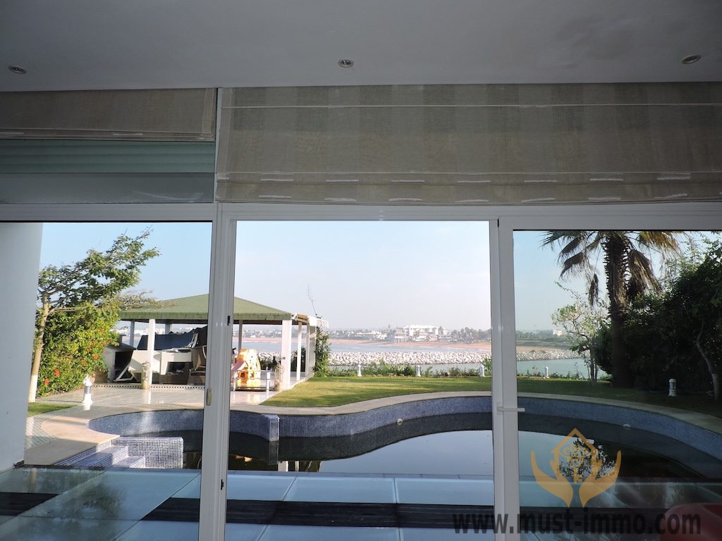 Bouznika Bay, villa contemporaine avec piscine à vendre