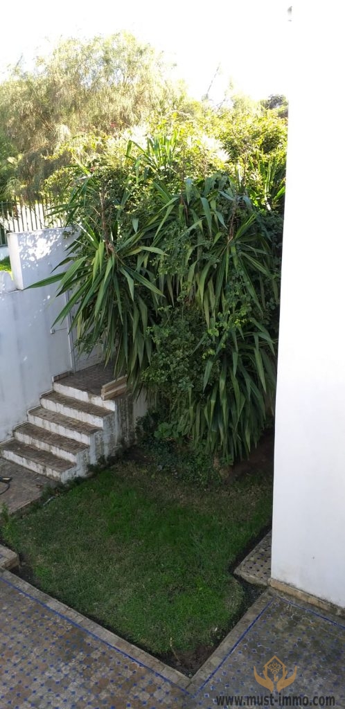 Tanger, Malabata : villa avec jardin à vendre