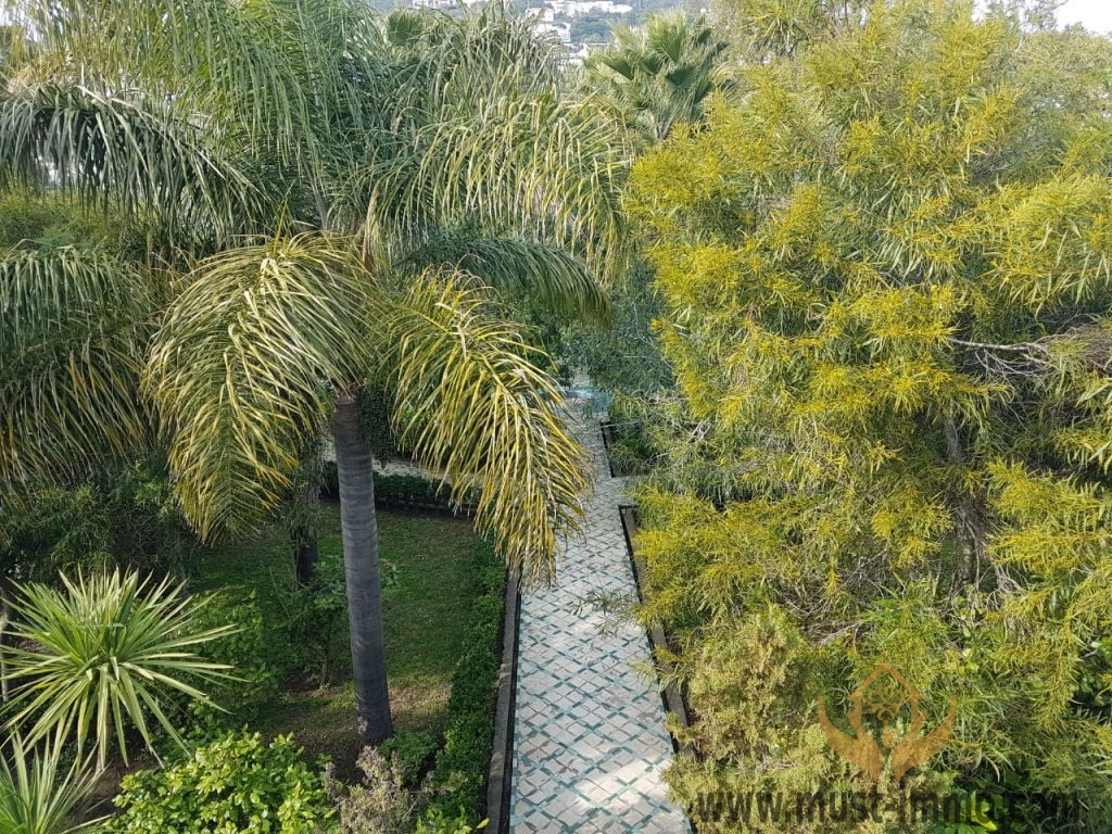 Villa sur un terrain de 4 750 m2 dans la zone du Golf de Tanger