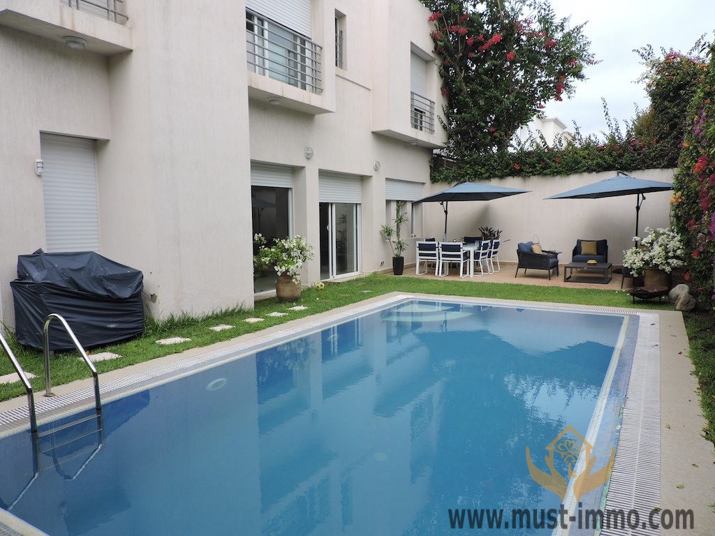 Casablanca, Ain Diab : Villa avec piscine en location