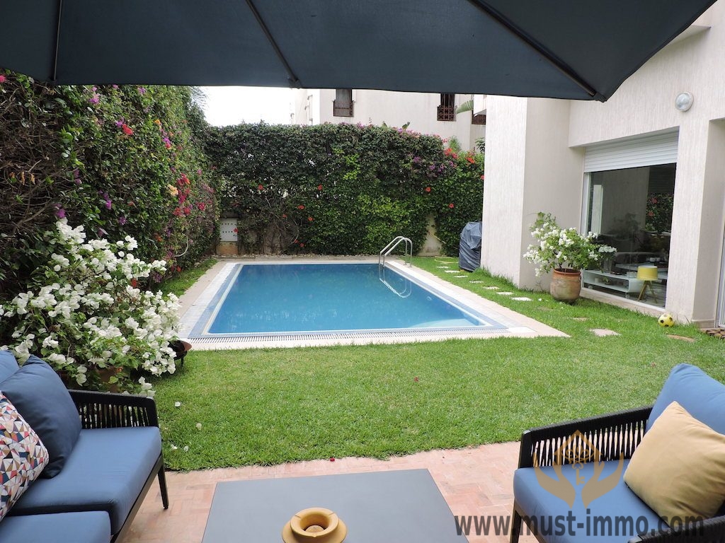 Casablanca, Ain Diab : Villa avec piscine en location