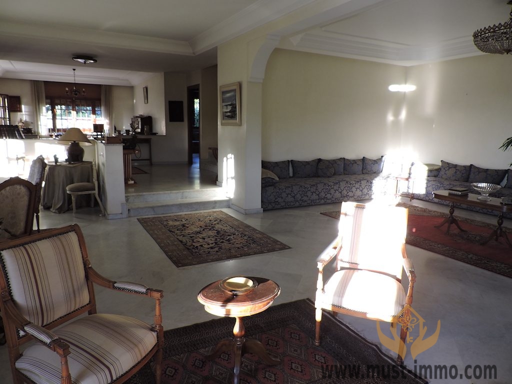 Casablanca, Ain Diab : Villa avec piscine dans une jolie résidence sécurisée