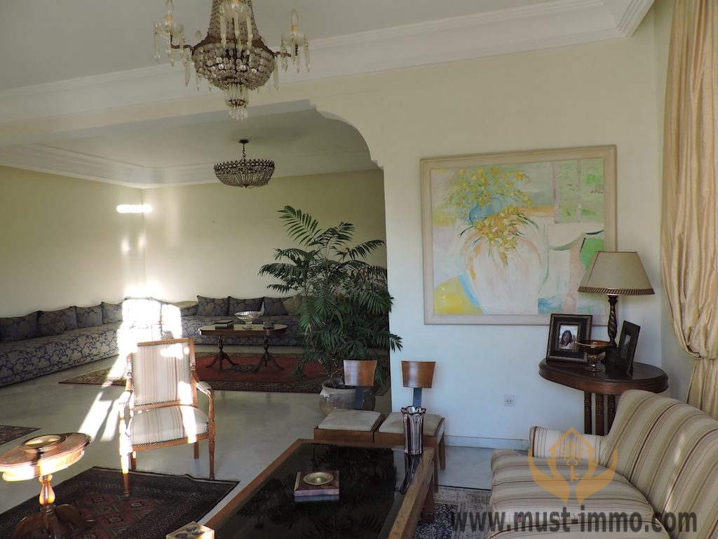 Casablanca, Ain Diab : Villa avec piscine dans une jolie résidence sécurisée