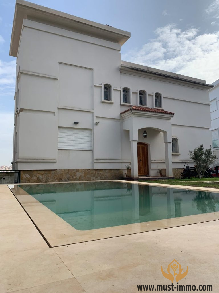 Villa moderne avec vue mer, jardin et piscine, proche golf  California