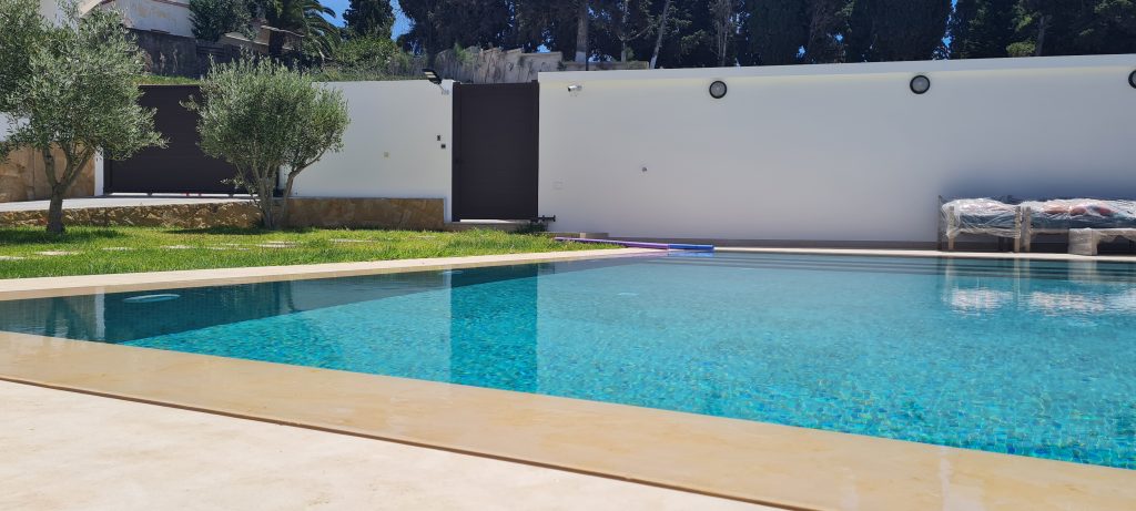 Villa moderne avec vue mer, jardin et piscine, proche golf  California