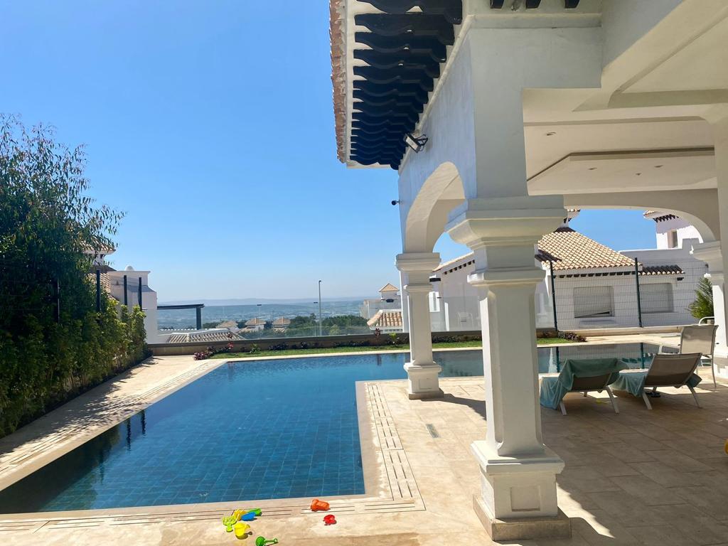 À louer Villa Meublée avec Jardin & Piscine vue mer et forêt, Tanger