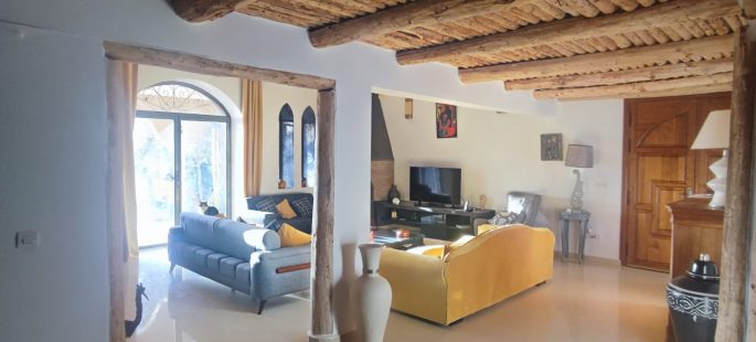 À Vendre – Villa avec Vue Montagne, Jardin et Piscine, Taroudant