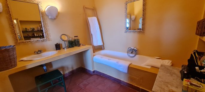 Riad a vendre à Marchan, patio lumineux et terrasse vue mer, Tanger
