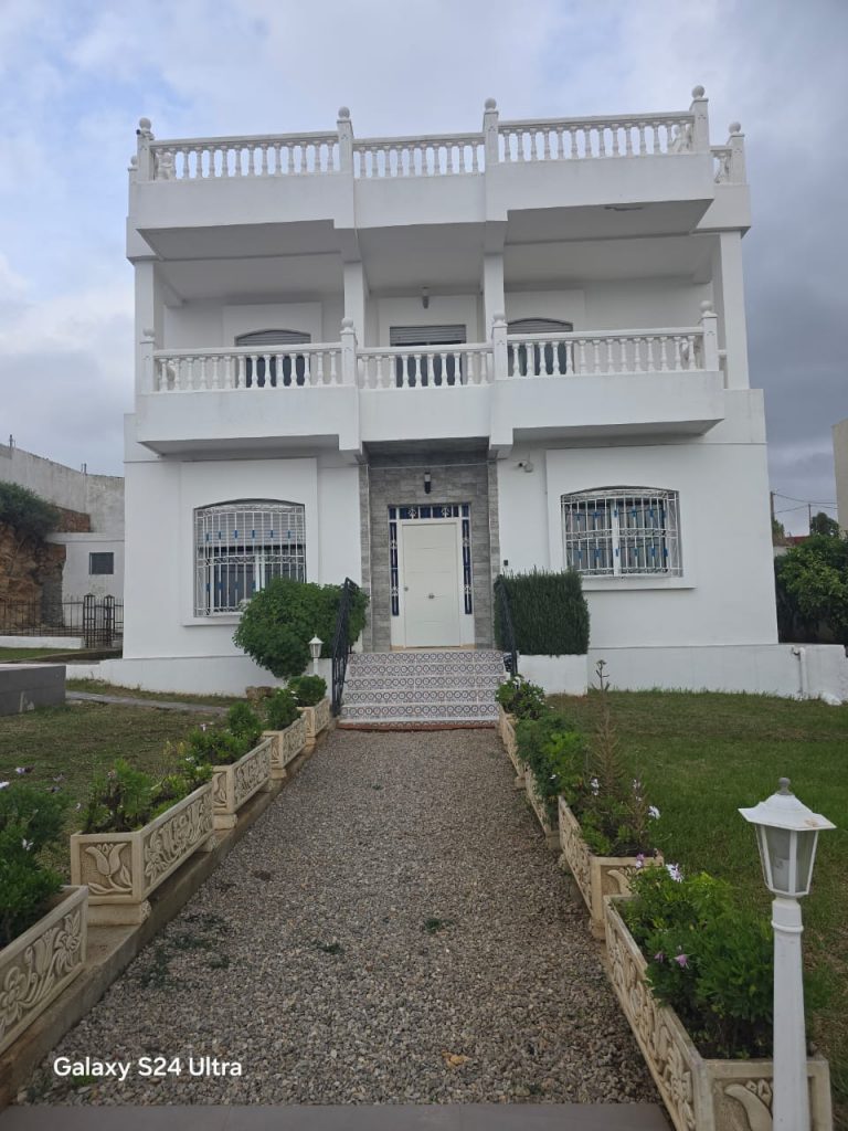 À Vendre – Villa au Calme sans Vis-à-Vis à Tanger, à 10 min de la Plage d’Achakar